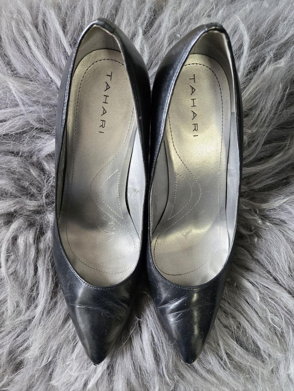 Tahari Black Pointed Toe Leather Pumps